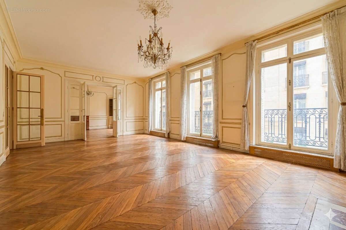 Appartement à PARIS-8E
