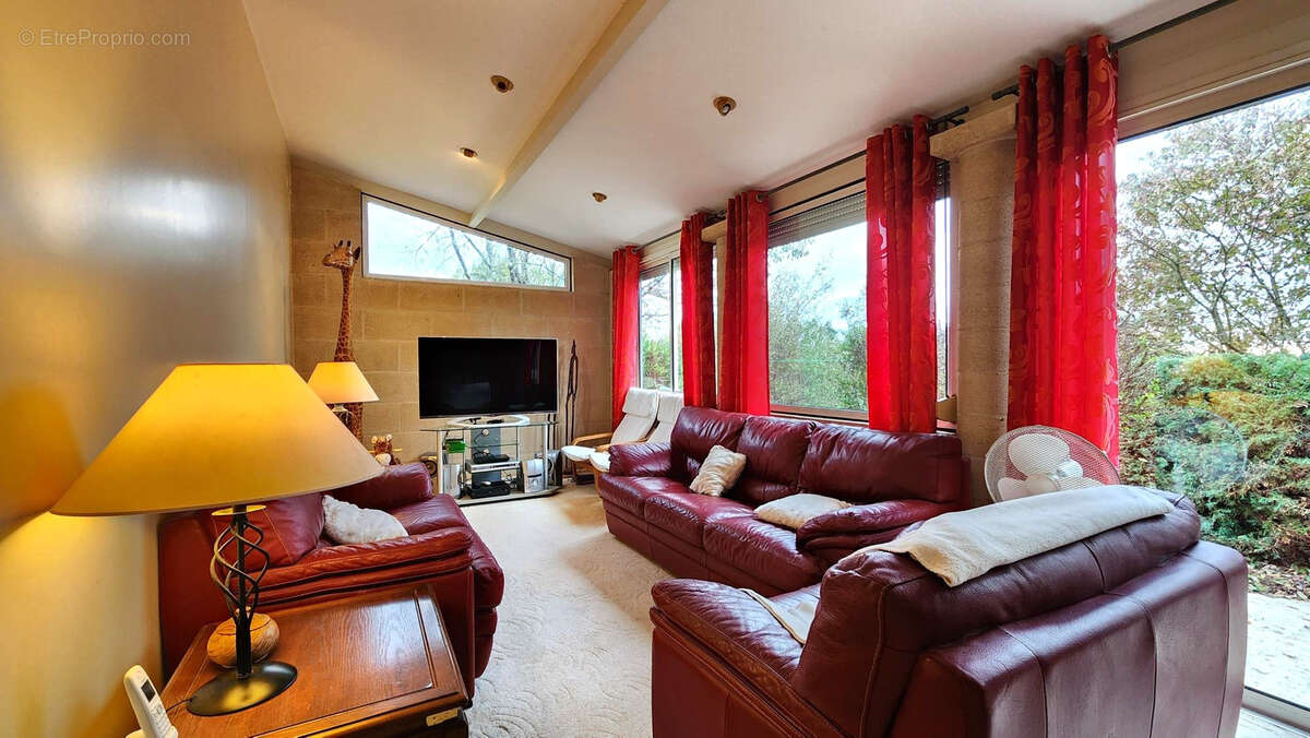 Maison à SAINT-ROMAIN-LA-VIRVEE