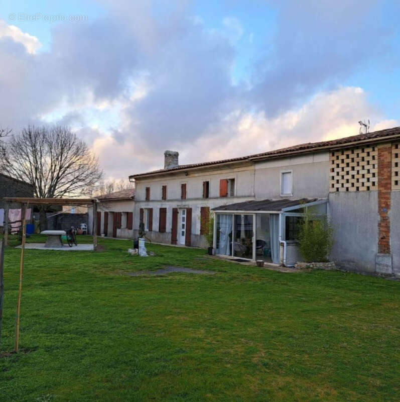 Maison à REIGNAC