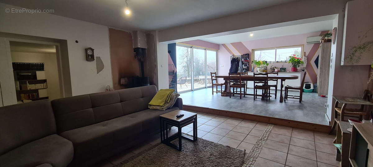 Maison à JUJURIEUX