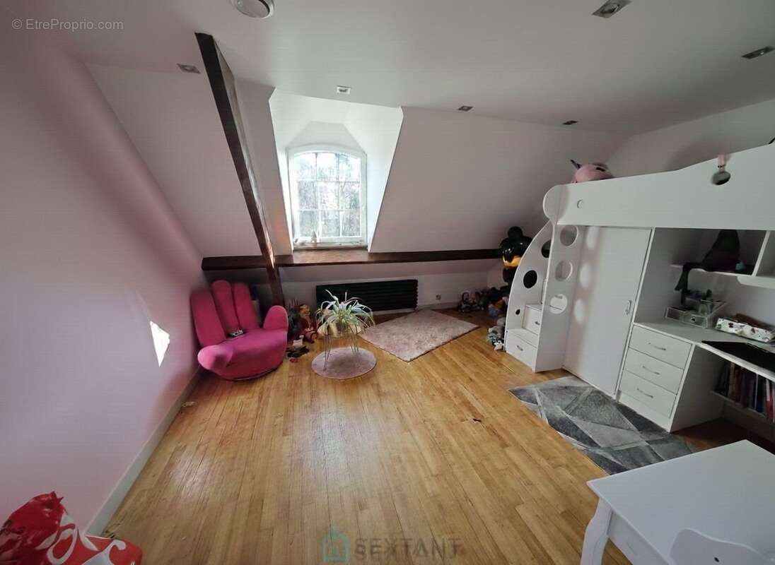 Maison 211 m² à Noisy-Sur-Ecole  - photo 17