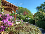 Maison à SAINT-CLEMENT-DE-RIVIERE