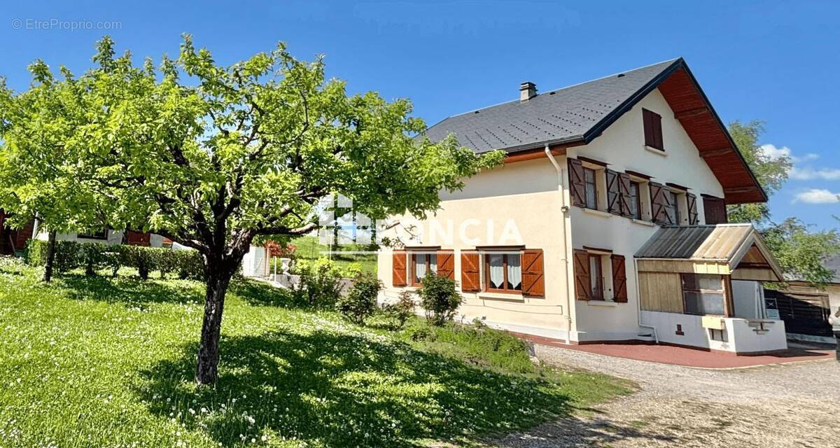 Maison à MONTAGNOLE