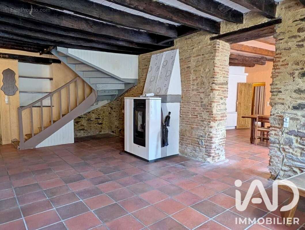 Maison 136 m² à Saint-Denis-De-Jouhet  - photo 3