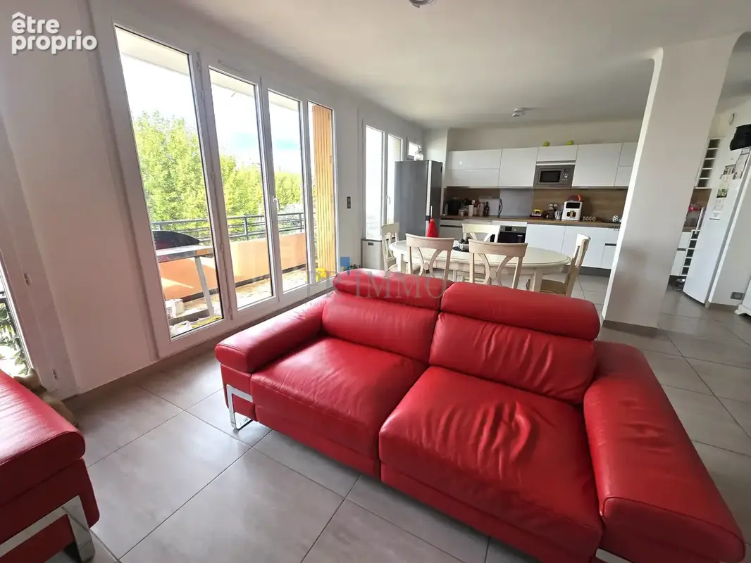 SAINT-RAPHAEL - T3 75m2 + GARAGE Proche Centre ville - photo 2