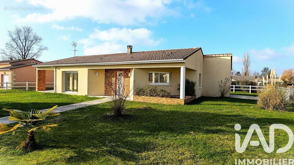 Photo 2 - Maison à MONTENDRE