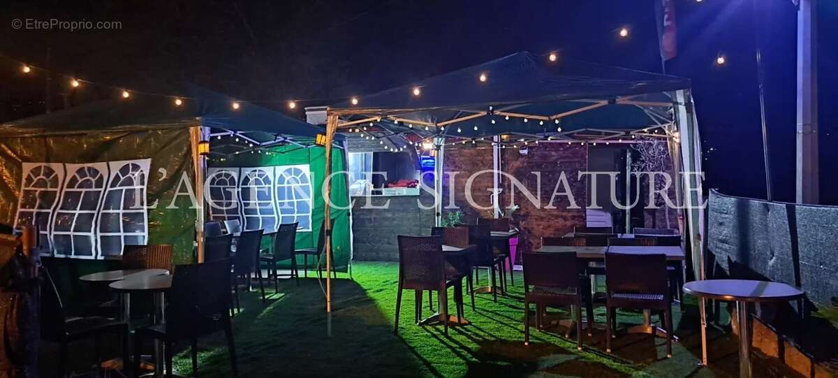 Commerce à LA GAUDE