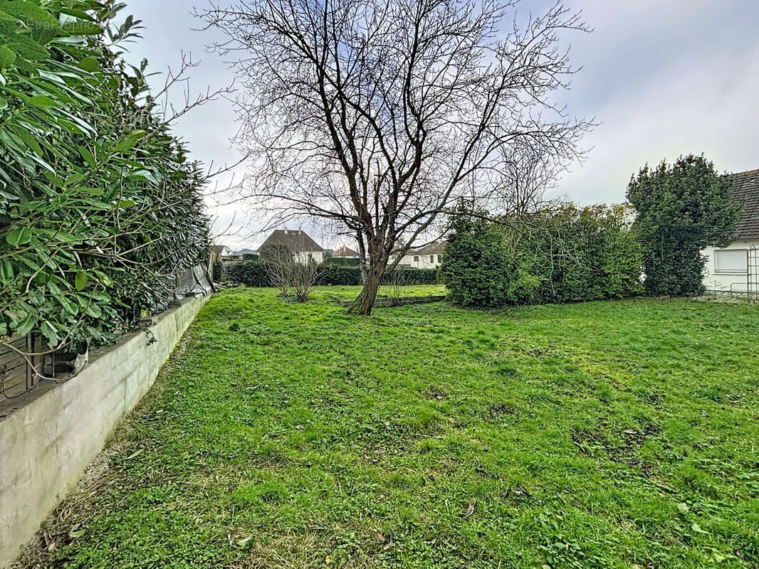 Terrain à VILLERS-BOCAGE