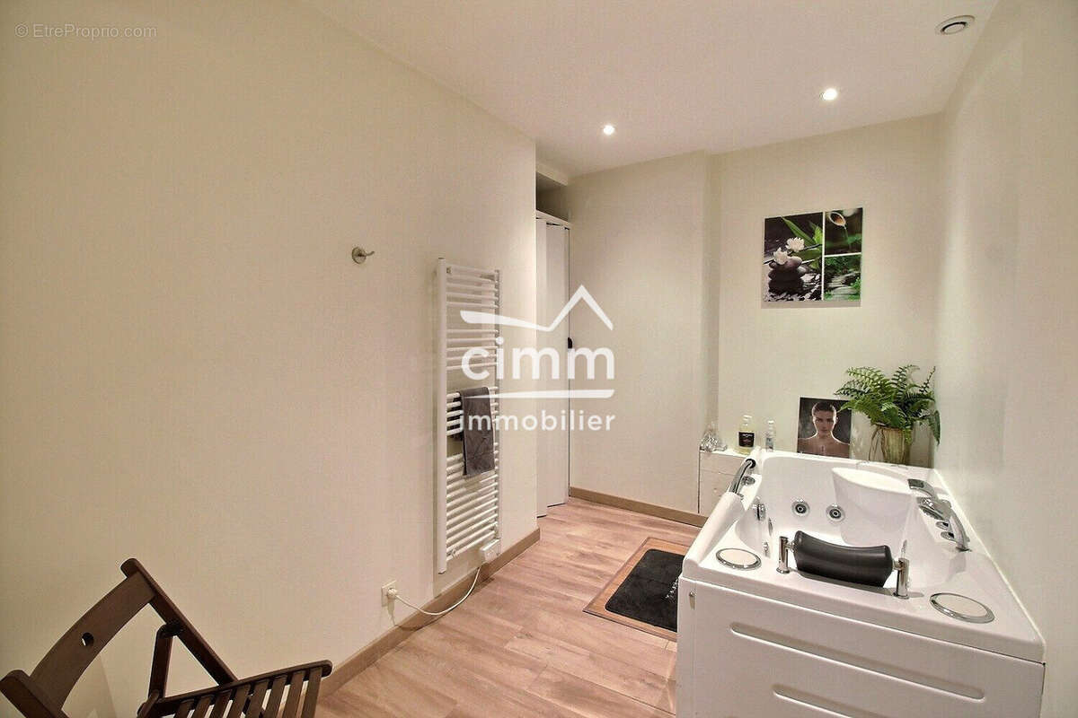 Autre à SAINT-SIMEON-DE-BRESSIEUX