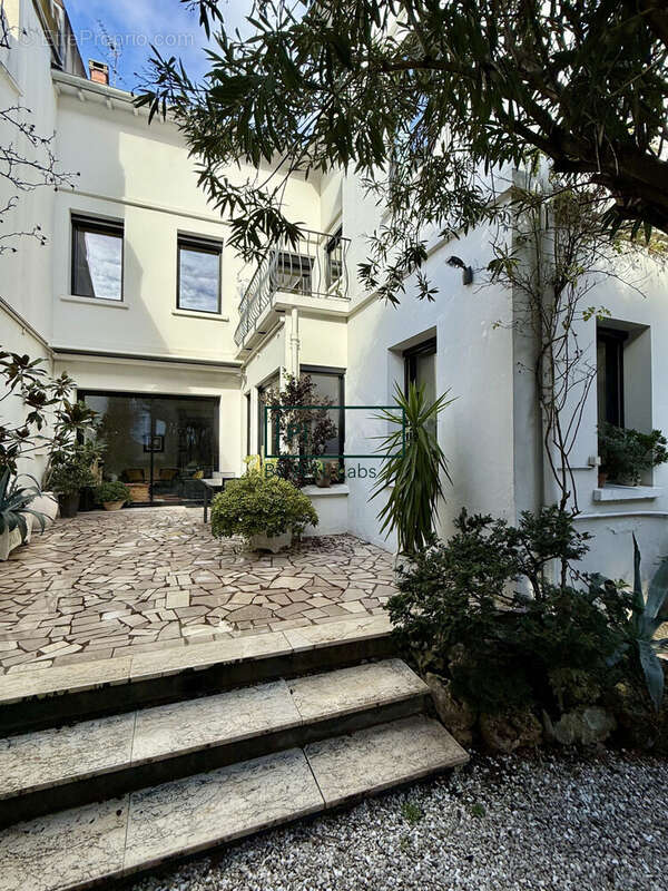 Maison 250 m² à Toulouse  - photo 2