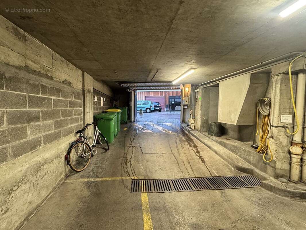 Parking en sous-sol - petite citadine ou deux roues - photo 3