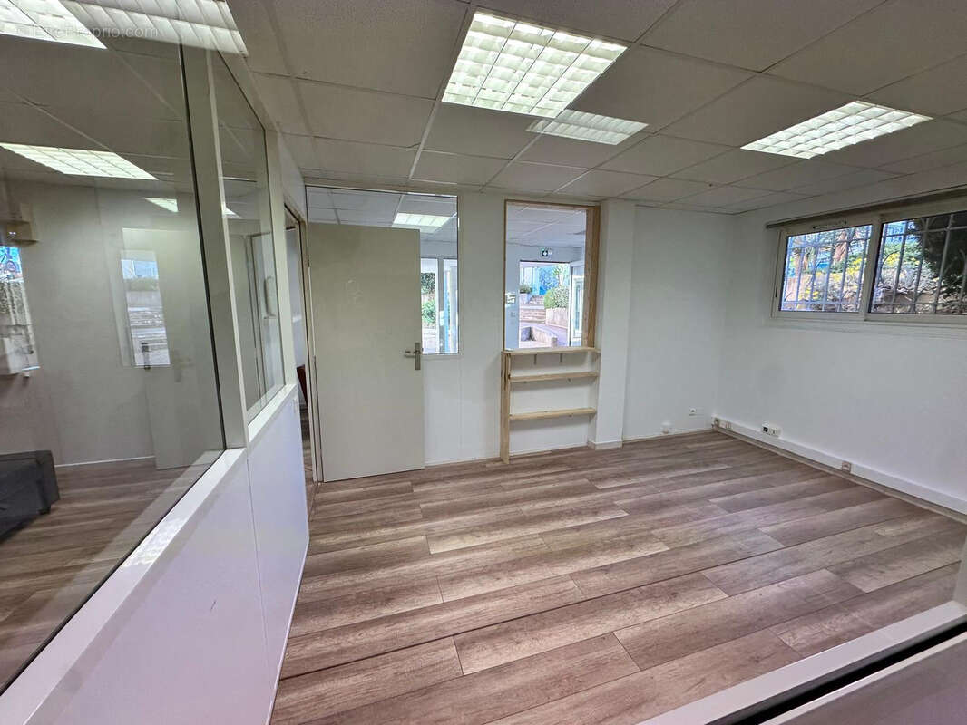 Commerce à CARQUEIRANNE