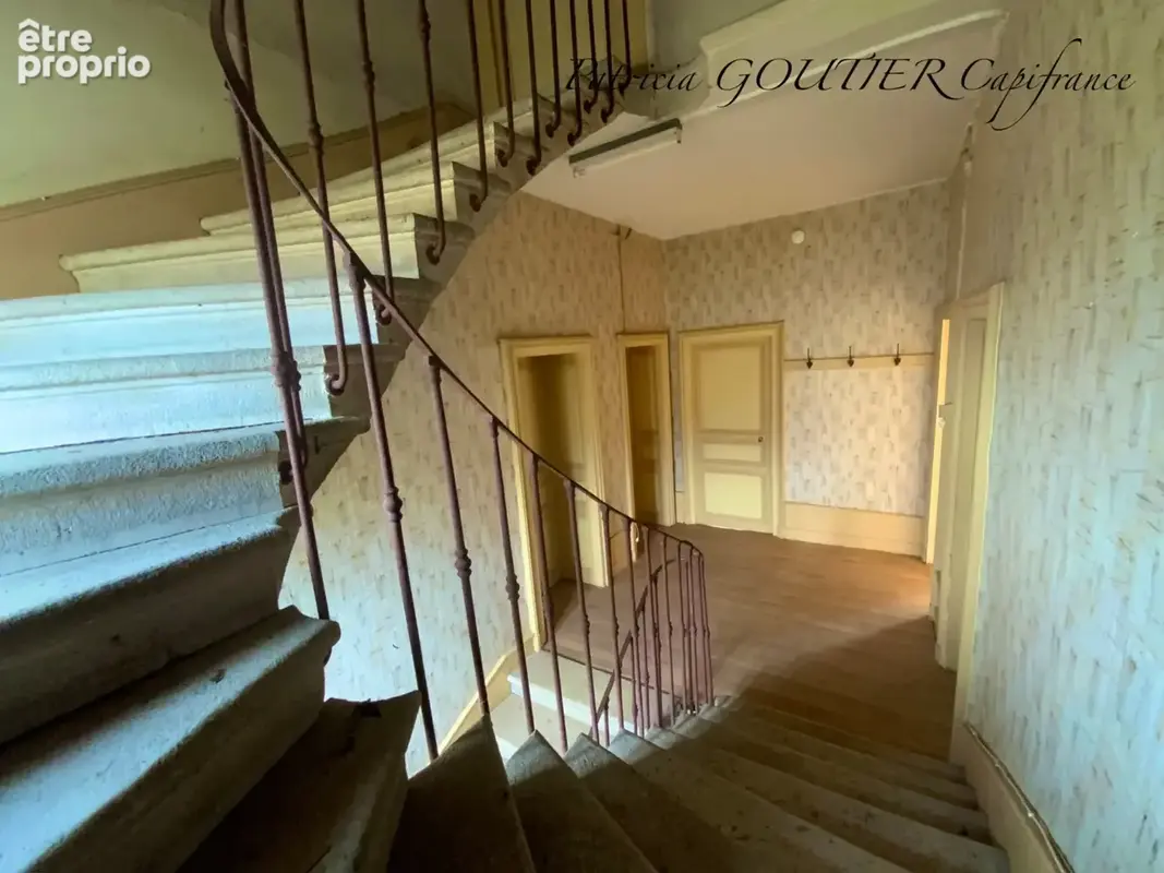 A  saint forgeux lespinasse (42) maison de caractere de 200 m2 avec dependances et terrain clos de 8400m2 - photo 16