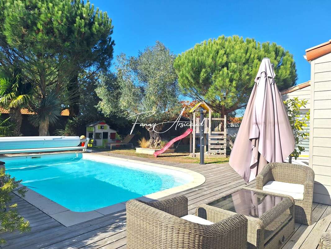 Maison à CHAMPAGNE-LES-MARAIS