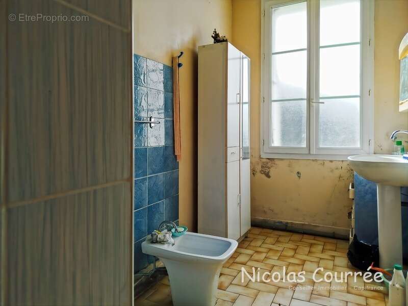 Maison à rénover – 191 m² – Fort potentiel – Environnement calme SAINT VINCENT LA CHATRE (79) - photo 6