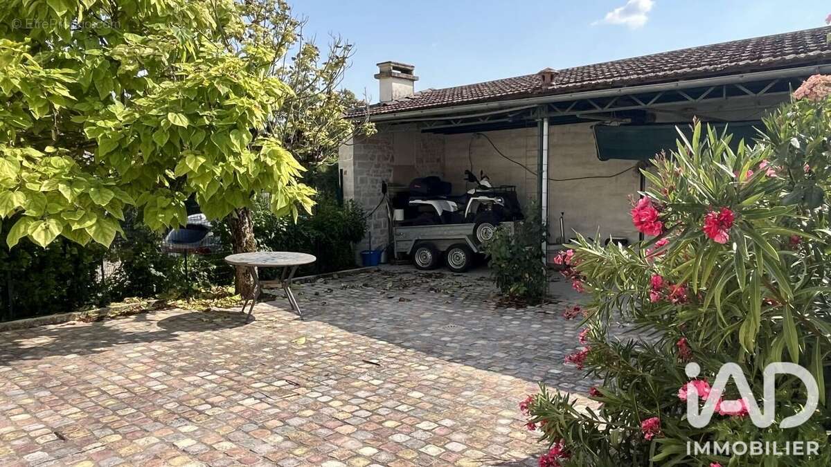 Maison 107 m² à Oradour  - photo 8