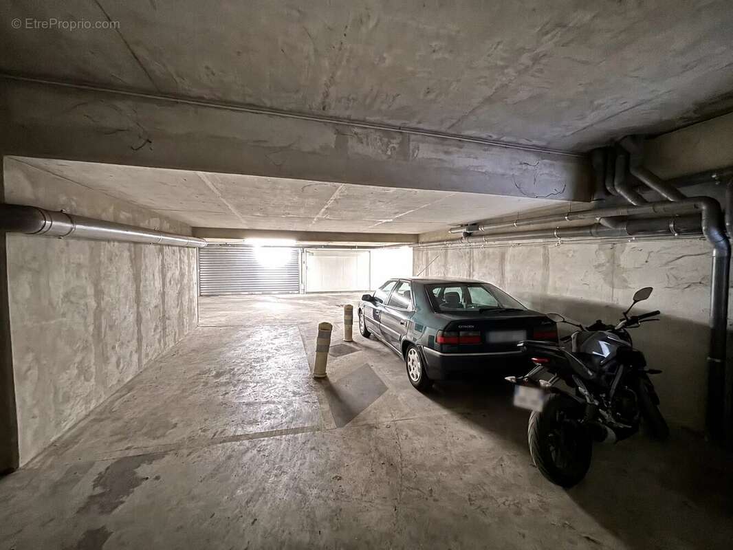 Espace de 60 m² en sous-sol, idéal stationnement, artisan ou stockage - photo 2