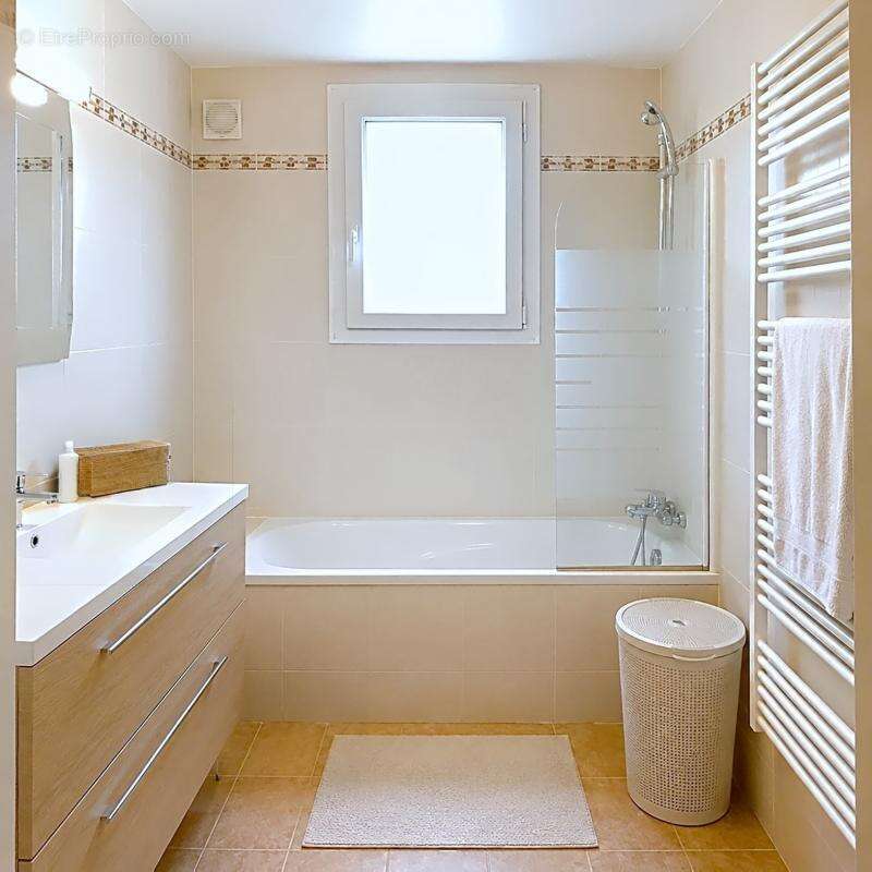 Appartement à LES PAVILLONS-SOUS-BOIS