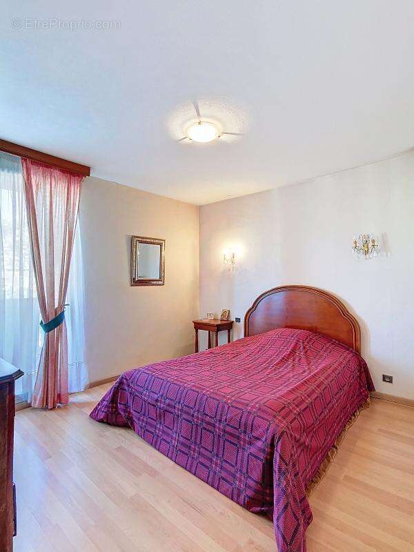 Valoriser progressivement votre patrimoine ! À VENDRE Appartement T4, étage élevé avec balcon, 3 chambres, cave, tout à pied à T - photo 6