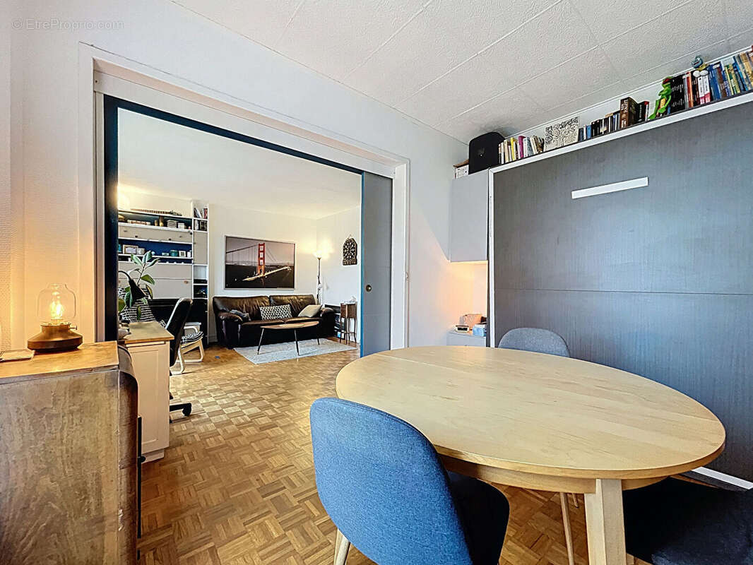 Appartement à NEAUPHLE-LE-CHATEAU