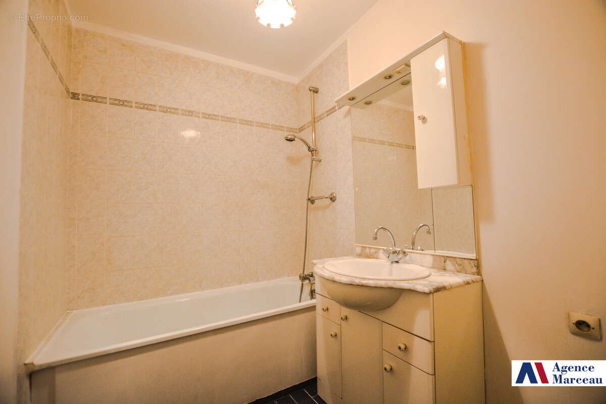 Appartement à COURBEVOIE