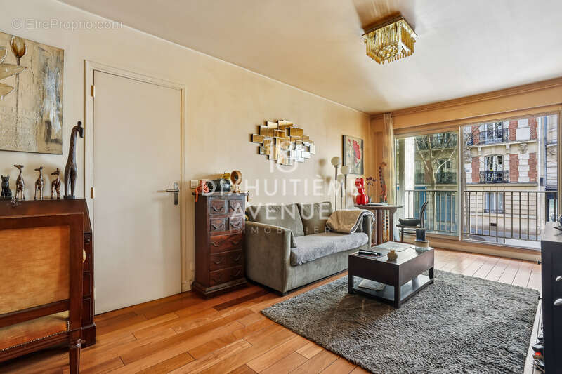 Appartement à PARIS-18E