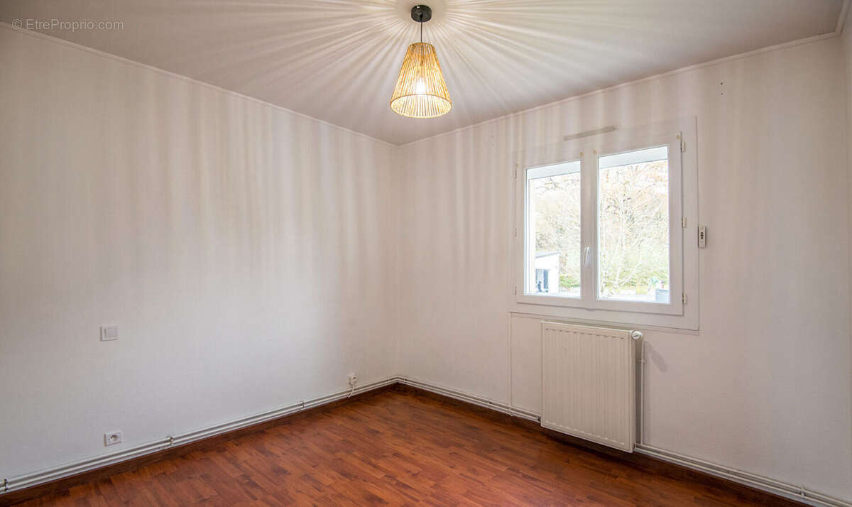 Maison à ONET-LE-CHATEAU