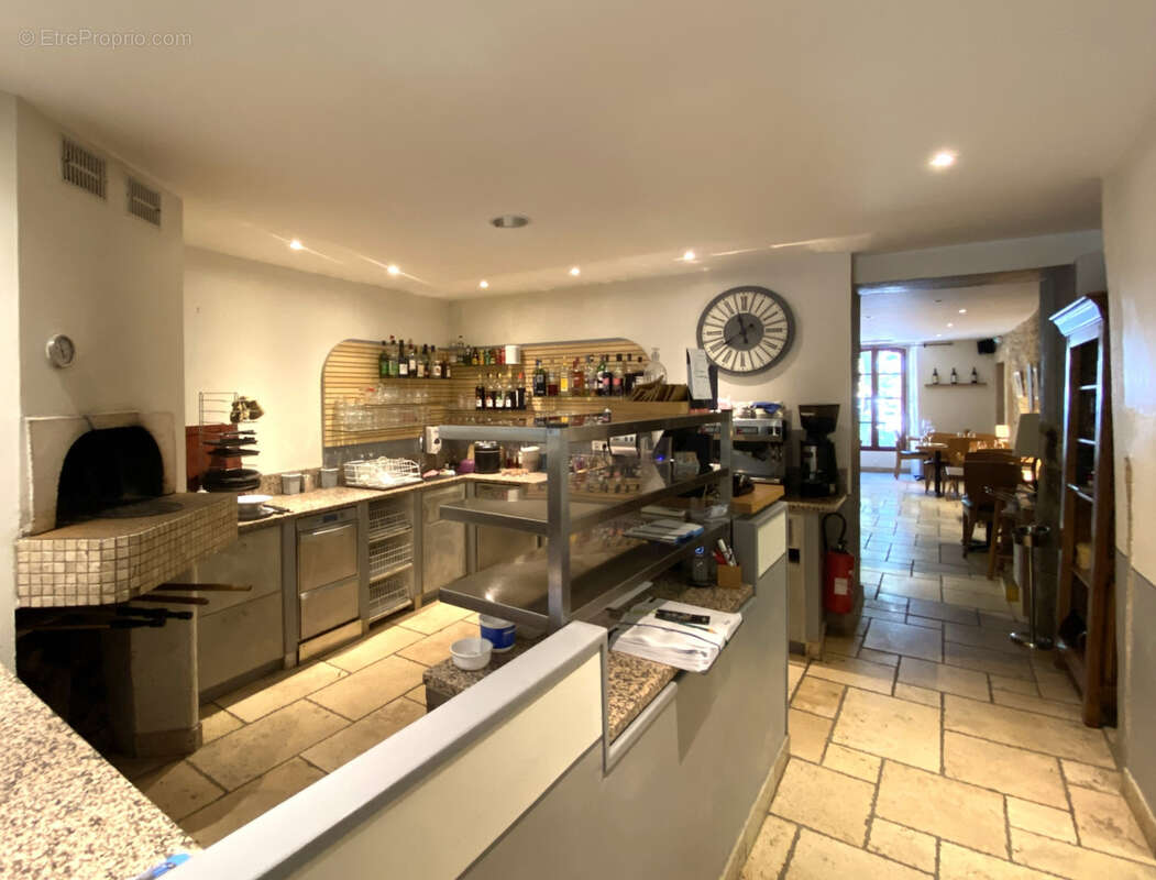 Commerce à SAINTE-CECILE-LES-VIGNES