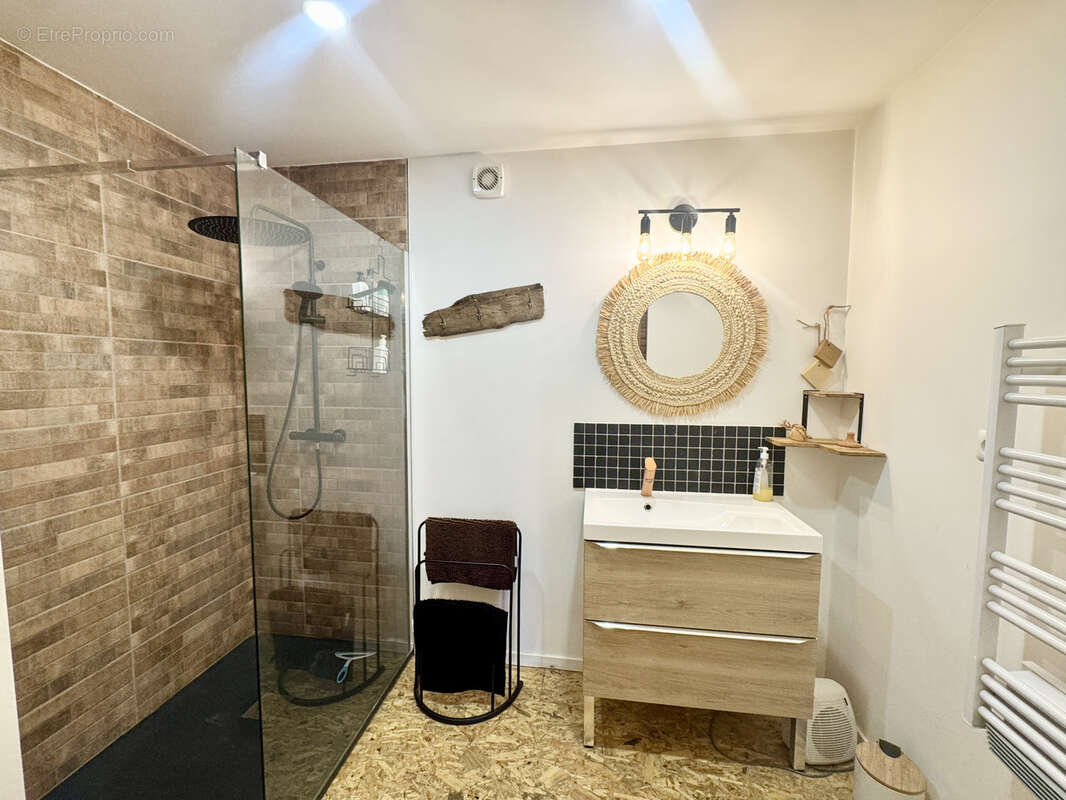 Maison à GALLARGUES-LE-MONTUEUX