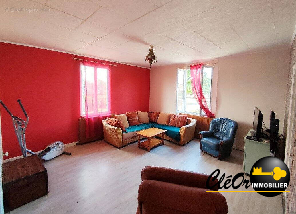 Maison à SAINT-AMBREUIL