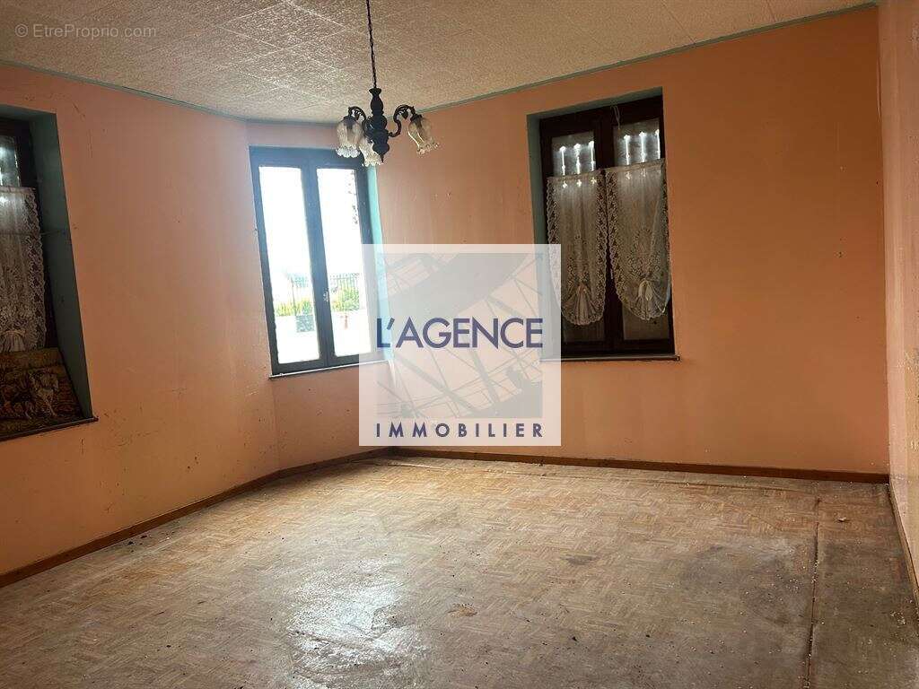 Maison à COUCY-LES-EPPES