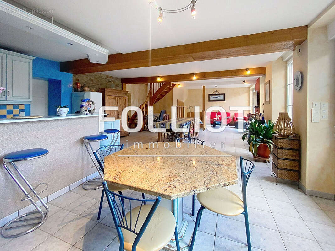 Maison à SAINT-HILAIRE-DU-HARCOUET