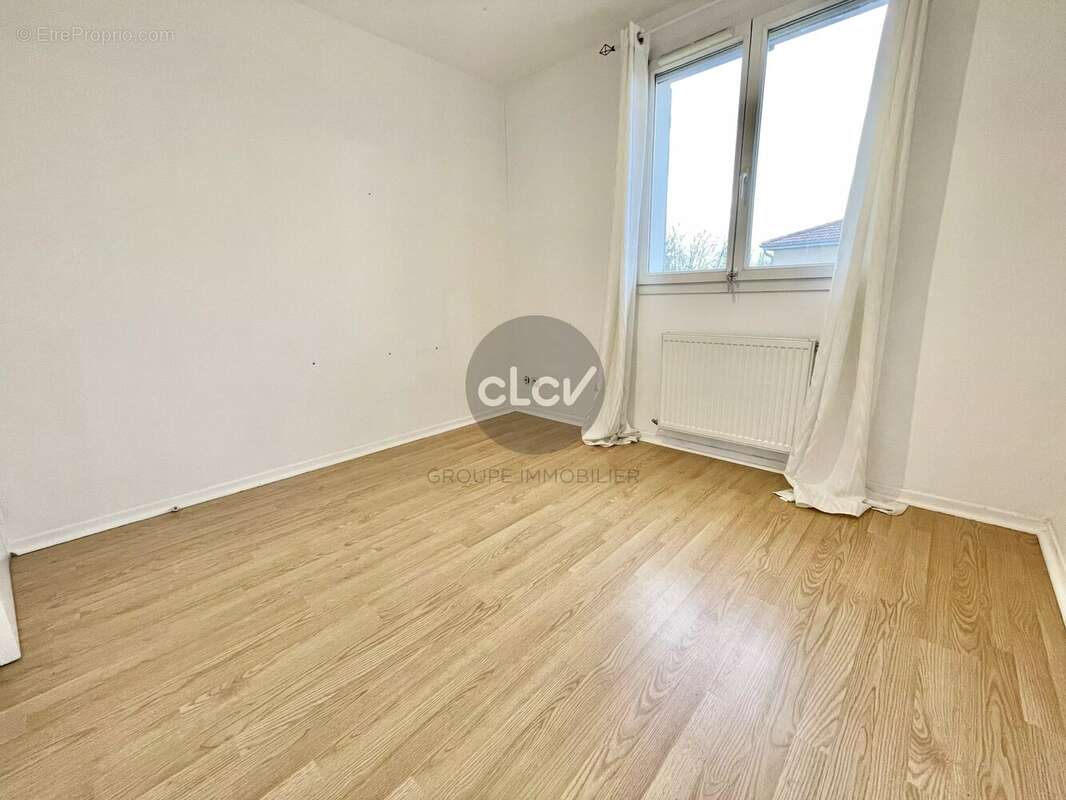 Maison sur le toit / Duplex Dernier étage avec Terrasse / La Soie 69120 Vaulx en Velin - photo 13