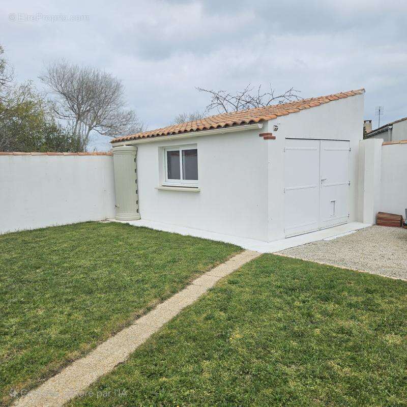 Maison à CHAMPAGNE-LES-MARAIS