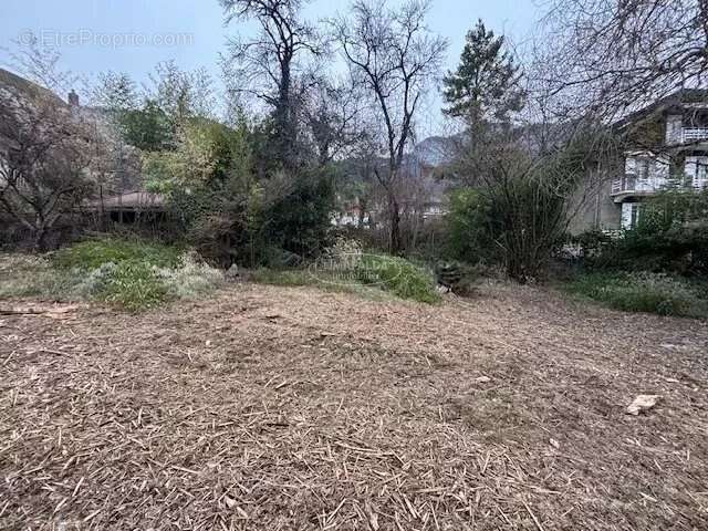 Terrain à BONNEVILLE