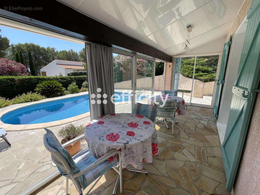 Maison à ROQUEBRUNE-SUR-ARGENS