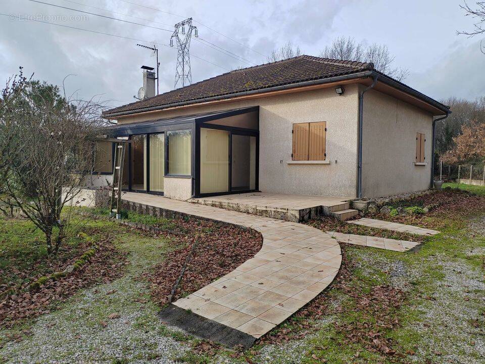 Saint Sauveur- 2 chambres- terrain 935m²- Calme- proximité - Maison à SAINT-SAUVEUR