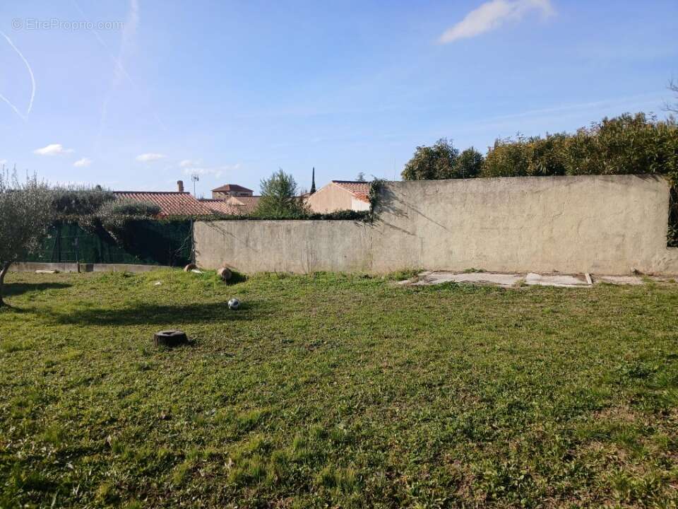 Terrain à POURRIERES