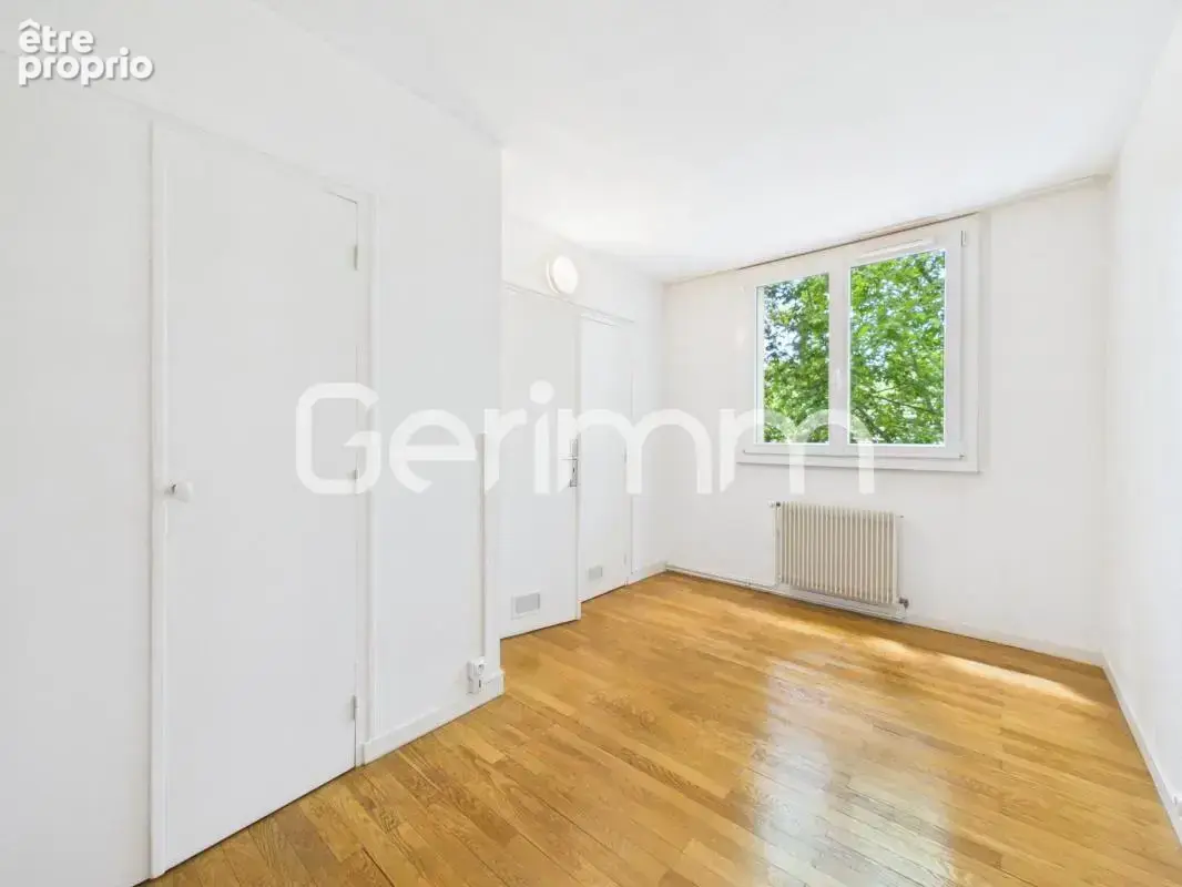 Vente - Appartement - 2 pièces + cuisine - 45 m² - 94 500 € - - photo 7