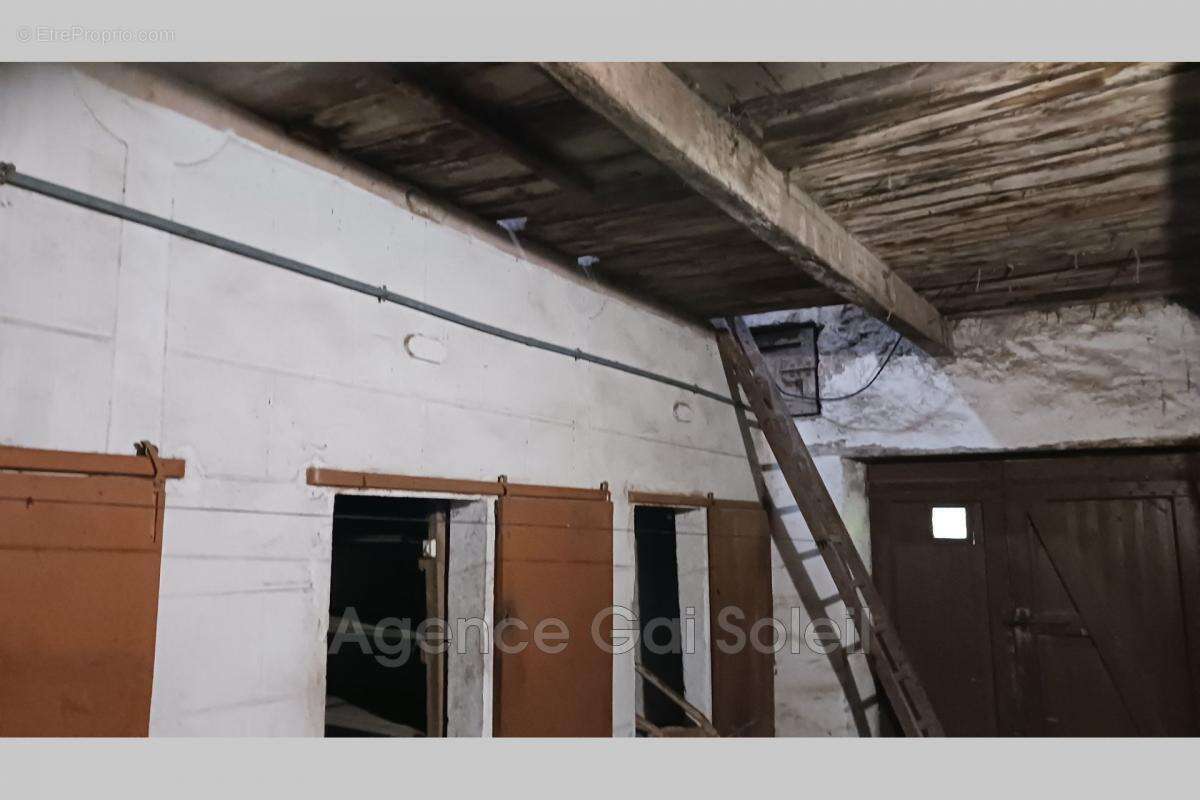 Maison à NISSAN-LEZ-ENSERUNE