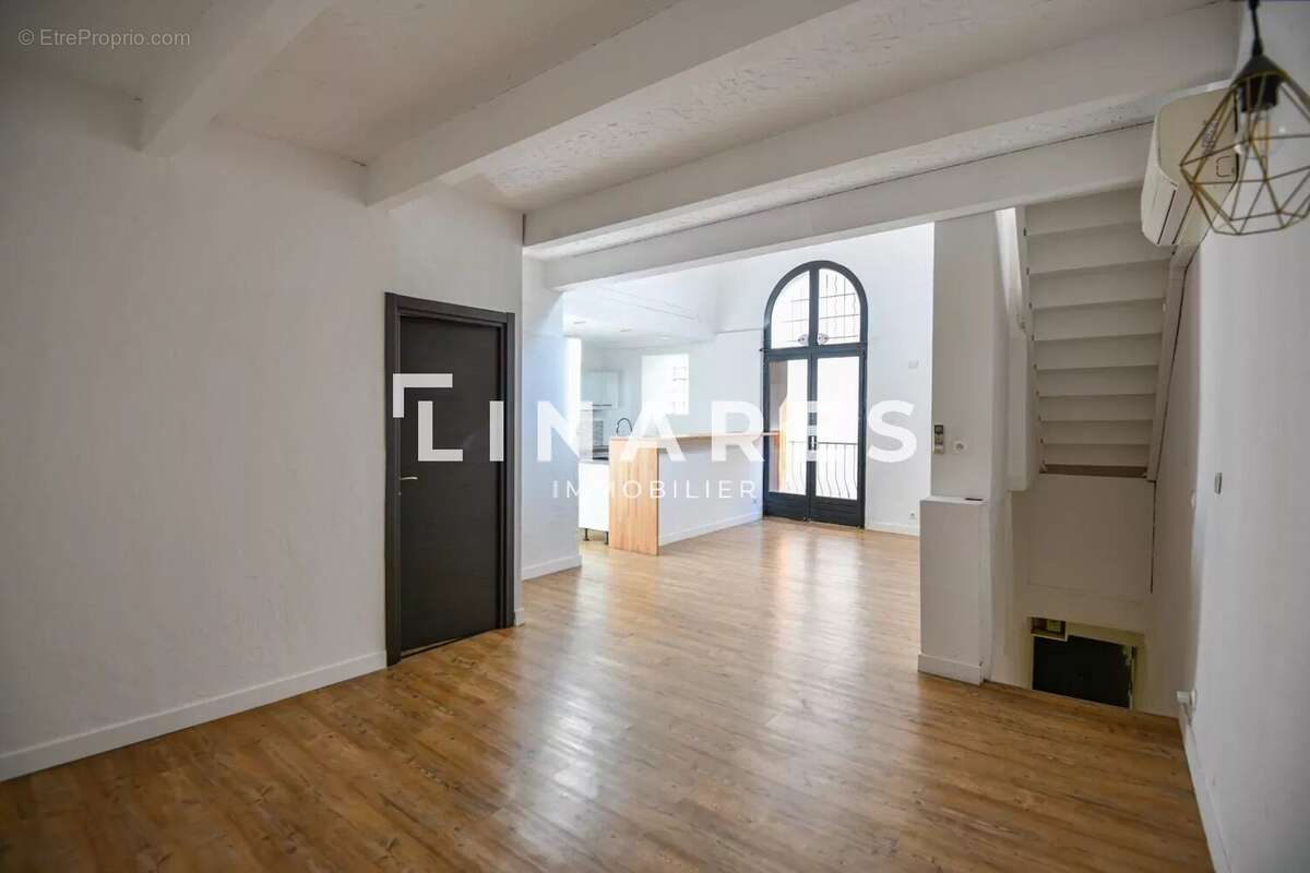 Appartement à MARSEILLE-4E