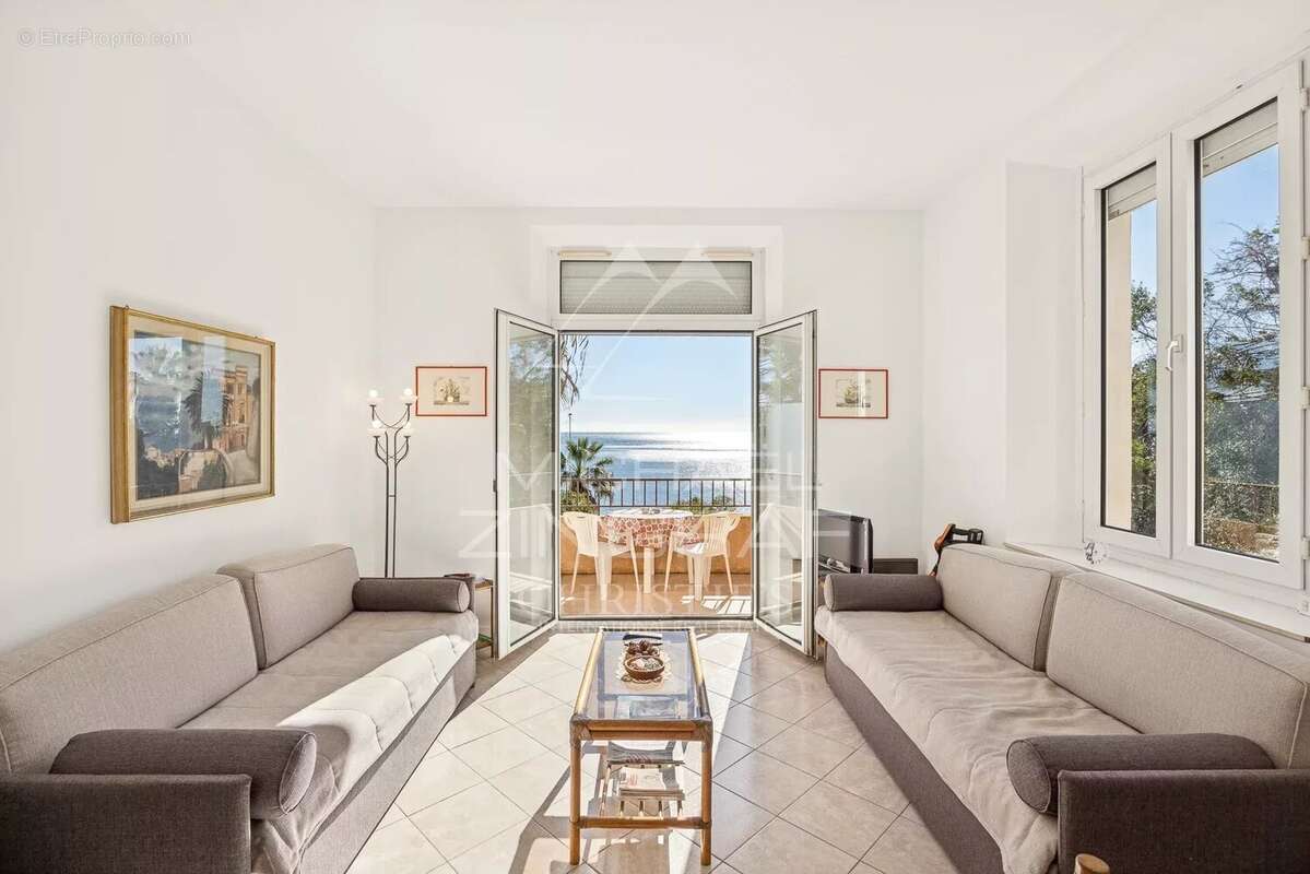 Appartement à VALLAURIS