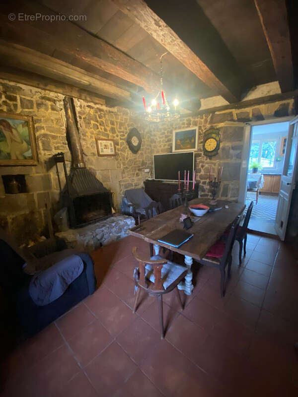 Maison à LA ROCHE-CANILLAC