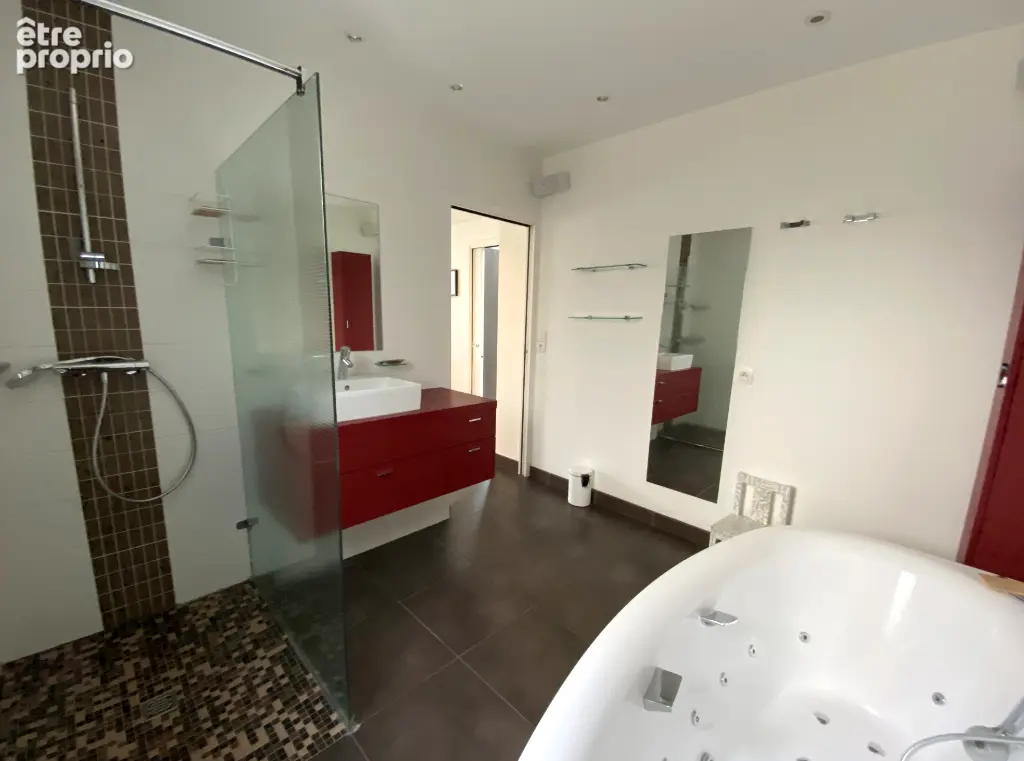 Maison contemporaine dans une rue au calme avec jardin paysagé et spa - photo 17