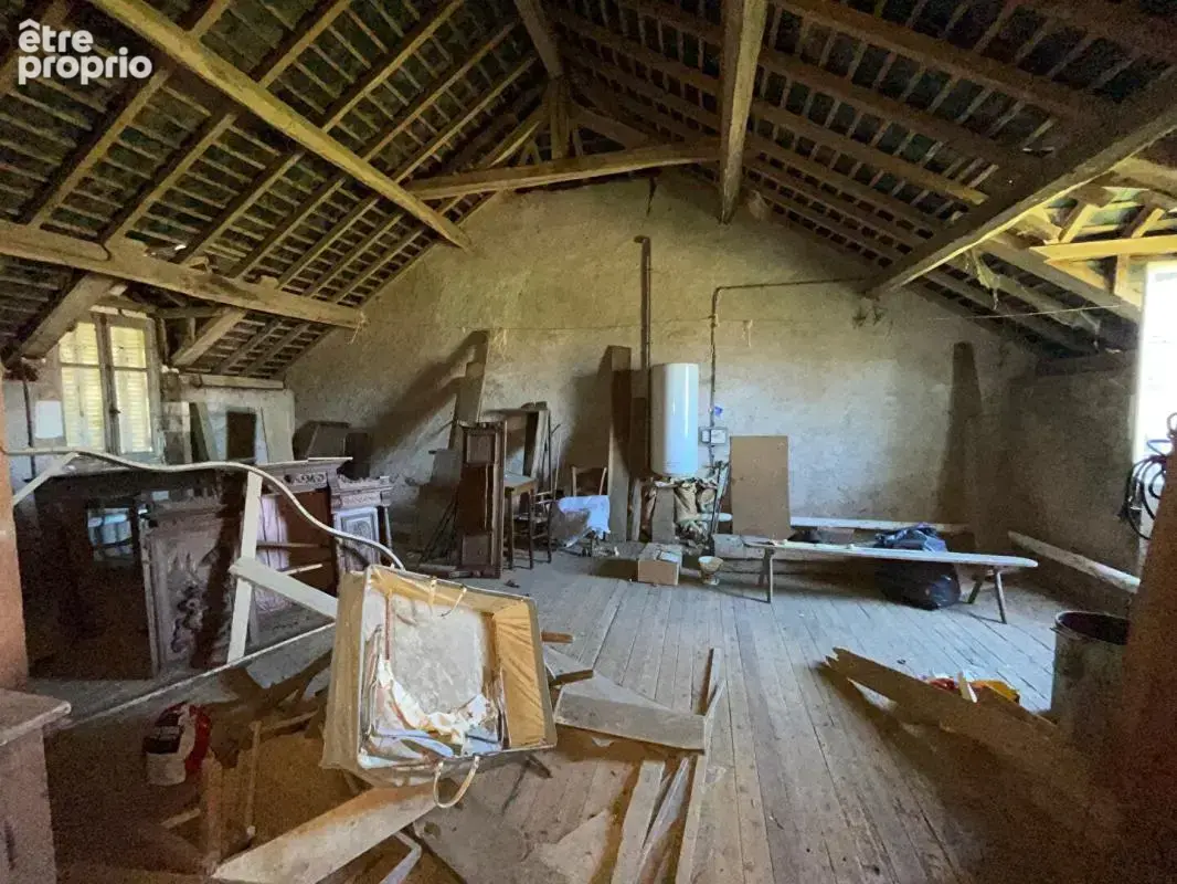 Belle propriété ancienne avec garages et grand terrain - Secteur calme - photo 12