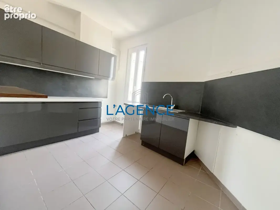 Appartement T2 de 54 m2 en dernier étage avec balcon au centre ville de Hyères - photo 3