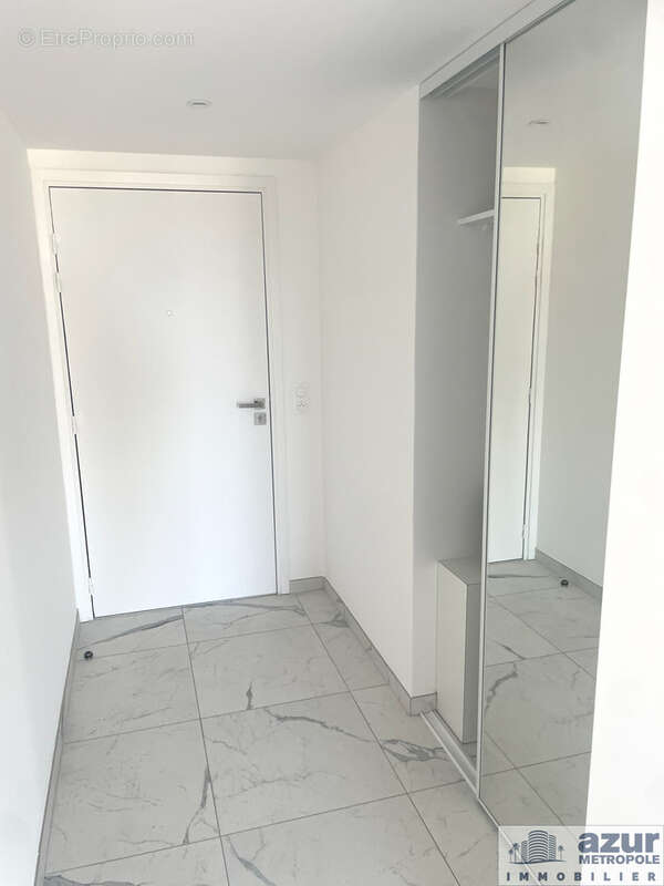 Appartement à SAINT-LAURENT-DU-VAR