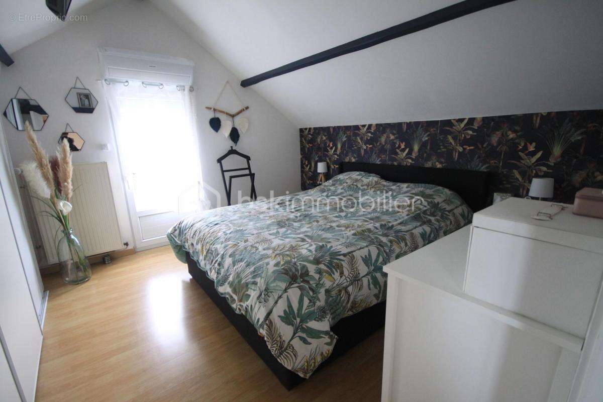 Maison à D&#039;HUISON-LONGUEVILLE