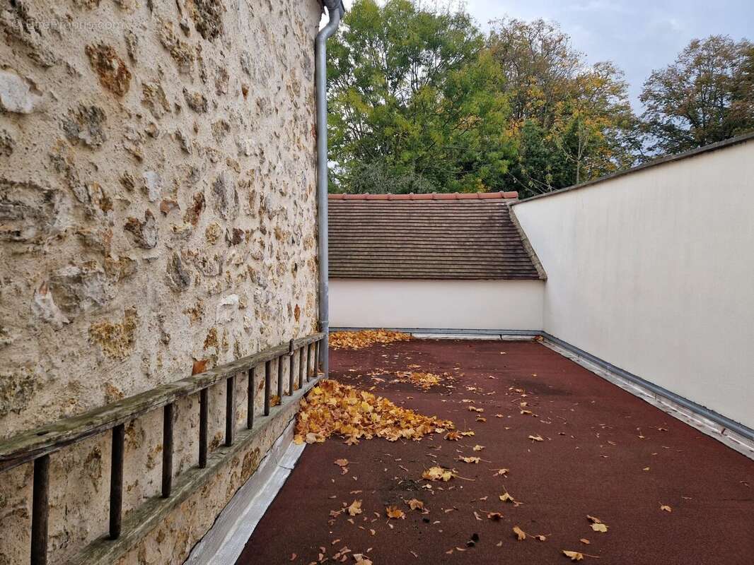 Maison à VOISINS-LE-BRETONNEUX