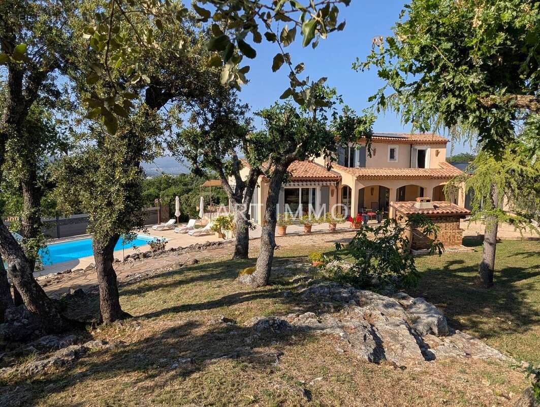Propriete avec piscine et vues panoramiques - photo 4